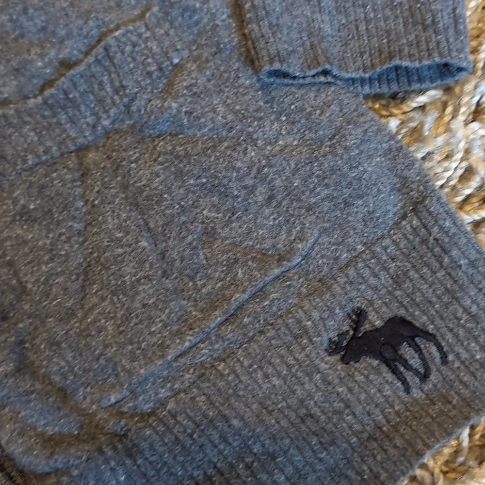 ⭐2/$20 Abercrombie & Fitch Gray Cardigan - Picture 2 of 6